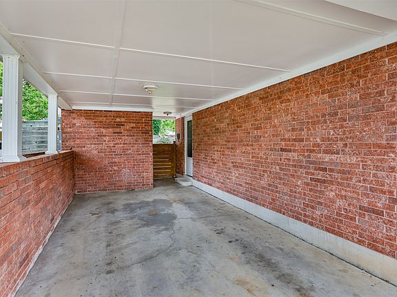 4th image of 215 E Tennie St