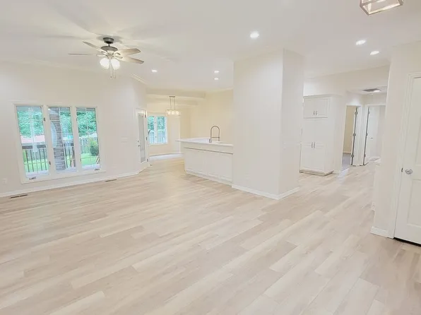 2753 S Marlborough Ave, Springfield, MO 65807