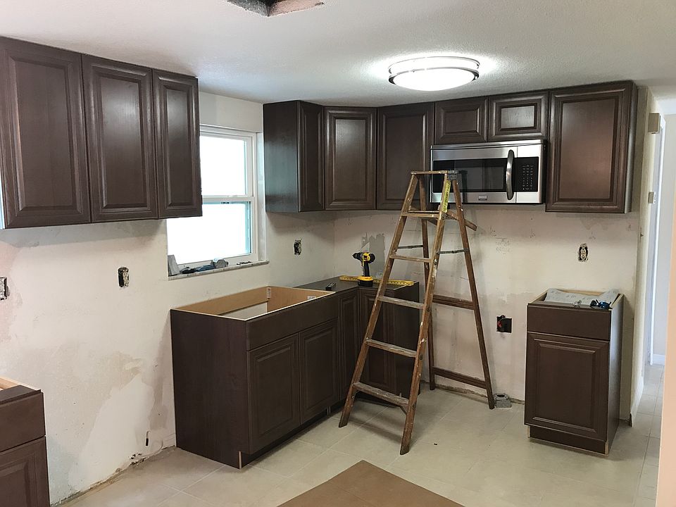 2nd image of 9219 Glen Moor Ln