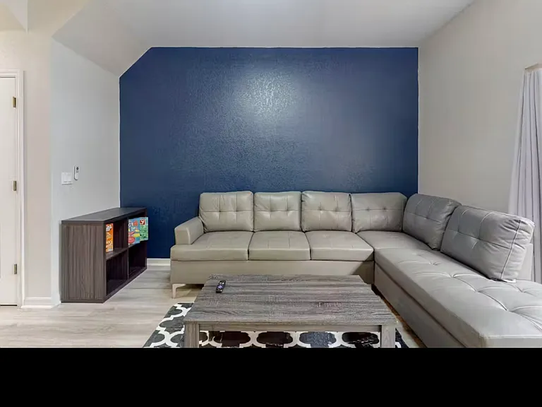 2466 Caravelle Cir — Photo 16