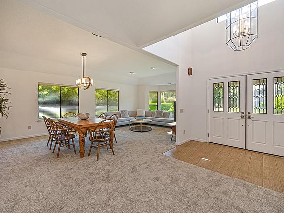 3rd image of 6400 Lago Cir