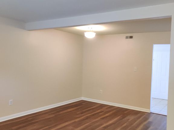 5th image of 10925 Park Rd