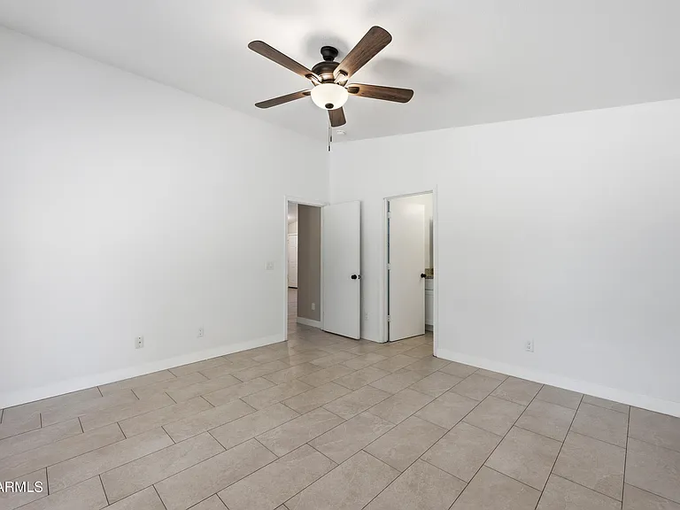 1616 E Desert Ln — Photo 13