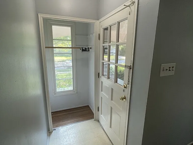 2163 Yorktown Dr — Photo 3