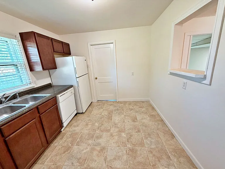 4838 Stanley Dr — Photo 9