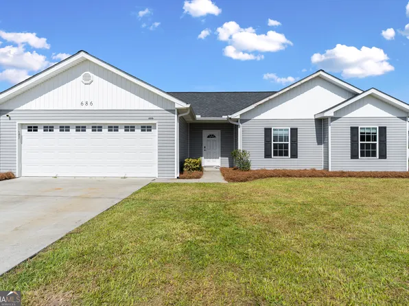 686 Lakeside Cir, Baxley, GA 31513
