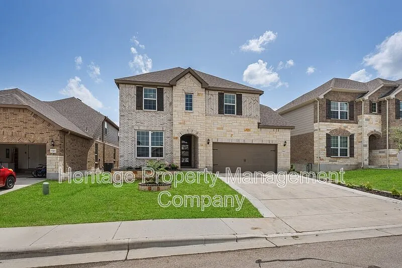 4 bed, 2.5 bath, 3214 sqft, $2,950 — Photo 3