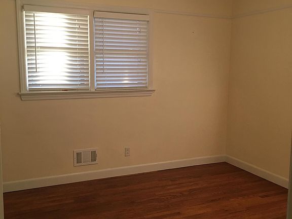 4th image of 208 Marion Dr