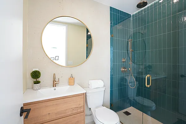 Sold by The In House Group | media 8