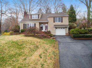 35 Hickory Rd, Katonah, NY 10536