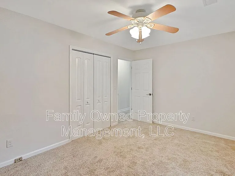 105 Pryors Ln — Photo 32