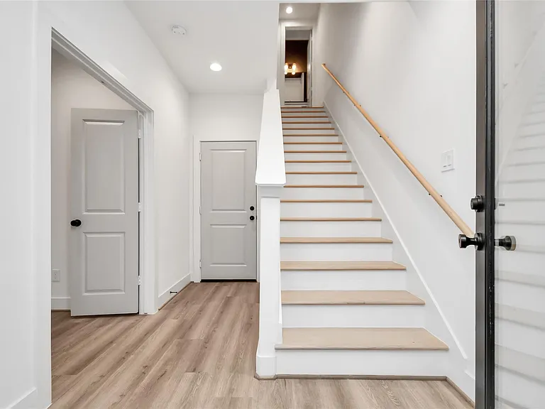 4541 Old Yale St — Photo 2