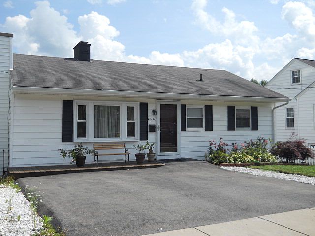 1st image of 208 Westwood Dr