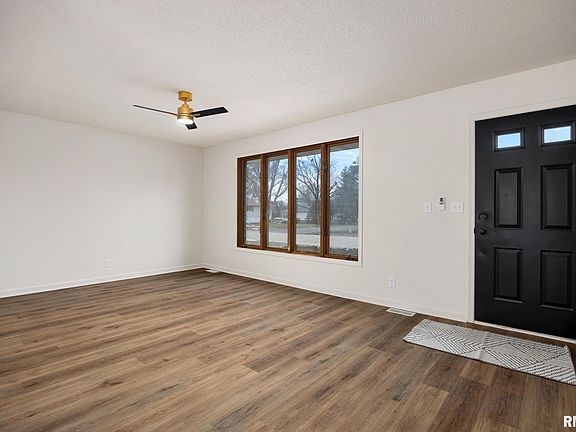 5th image of 409 Briarbrook Dr