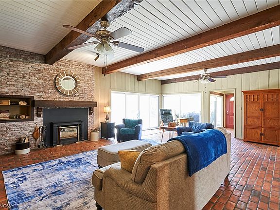 4th image of 3288 Spring Valley Rd