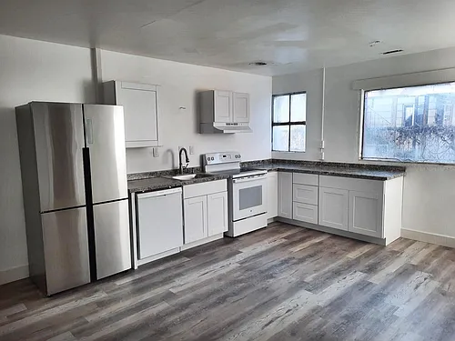 621 SW 3rd St #3 Photo 1
