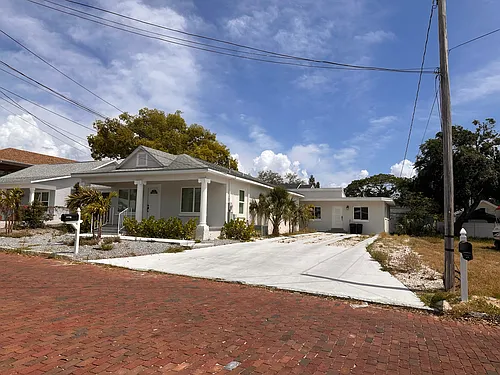 526 W Spruce St #B Photo 1