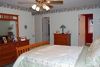 master suite w/ WIC & bth