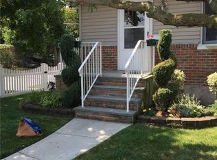 32 Satterie Ave, Valley Stream, NY 11580