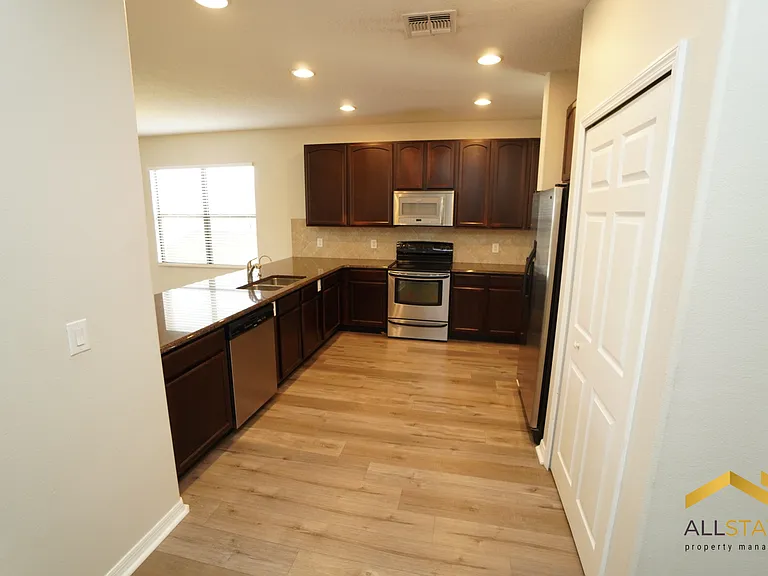 401 Savannah Preserve Loop — Photo 7