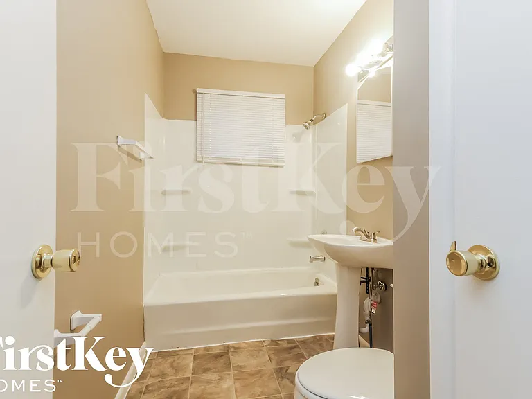 376 Ticen St — Photo 10