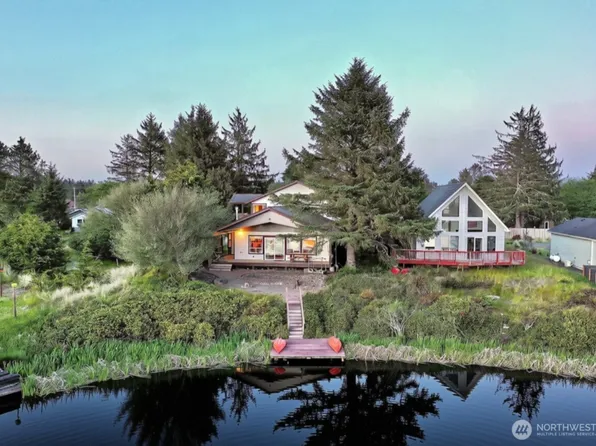 137 N Razor Clam Drive SW, Ocean Shores, WA 98569