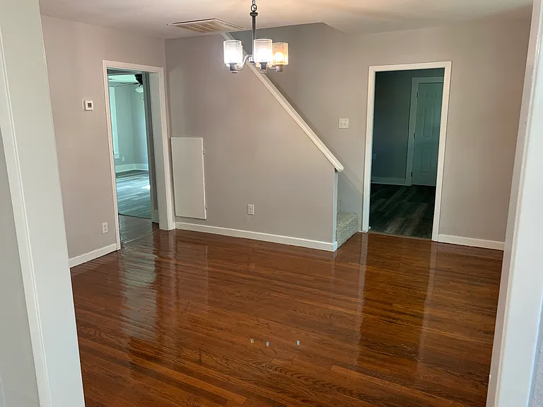 718 Peach St — Photo 2