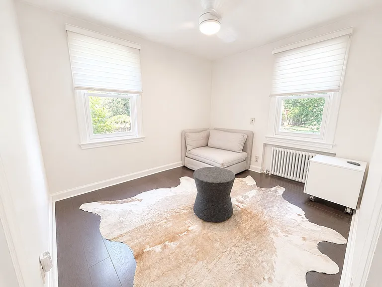 252 E Crescent Ave — Photo 10