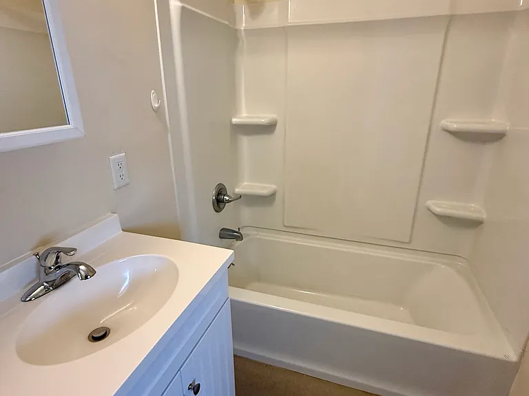 10 Delavergne Ave #D — Photo 7