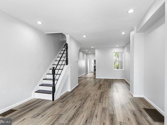 3rd image of 3823 Mount Vernon St