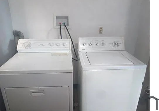 110 Quincy Ave — Photo 11