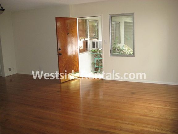 3rd image of 2548 N Beachwood Dr APT 3