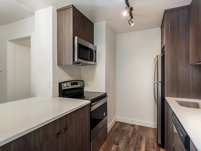 3200 E Union St — Photo 41