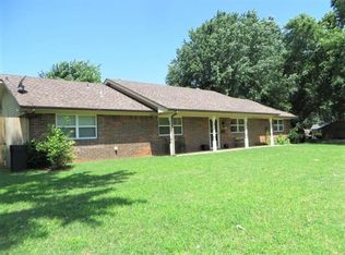 2402 S 13th St, Chickasha, OK 73018