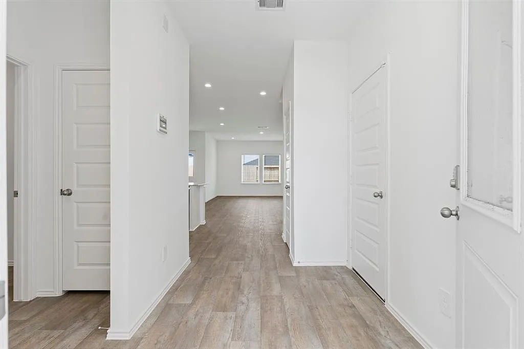 4 bed, 3.0 bath, 2173 sqft, $2,450 — Photo 3