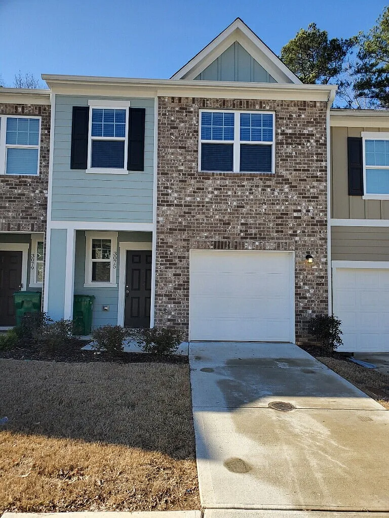 3 bed, 2.5 bath, $1,950 — Photo 1