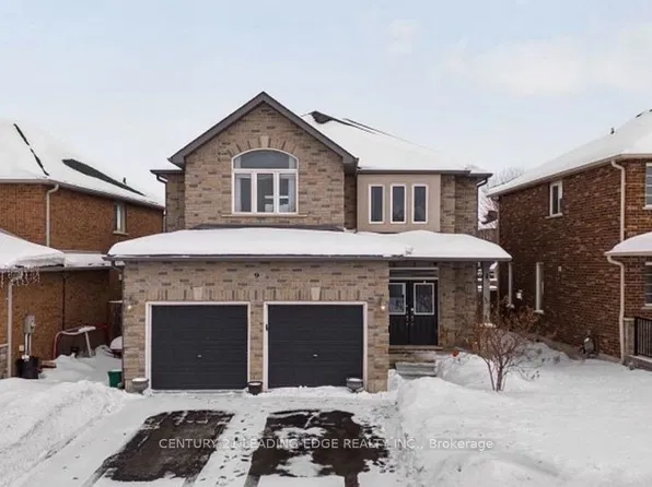 9 Kierland Rd, Barrie, ON L4N 6G5