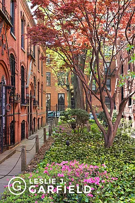 Sold by Leslie J. Garfield | media 40