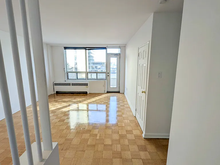 450 Walmer Rd — Photo 17