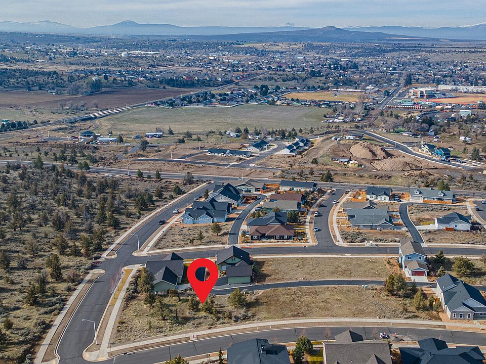1st image of 464 SE Manzanita Dr