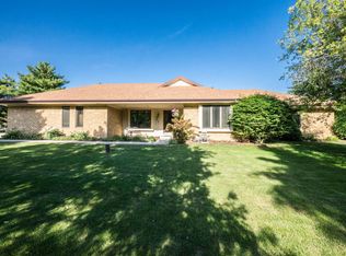W292N6880 Dorn Rd, Hartland, WI 53029