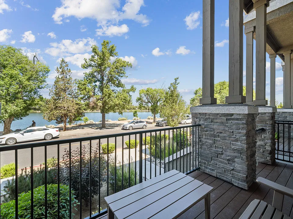 2490 Eastshore Pl #306