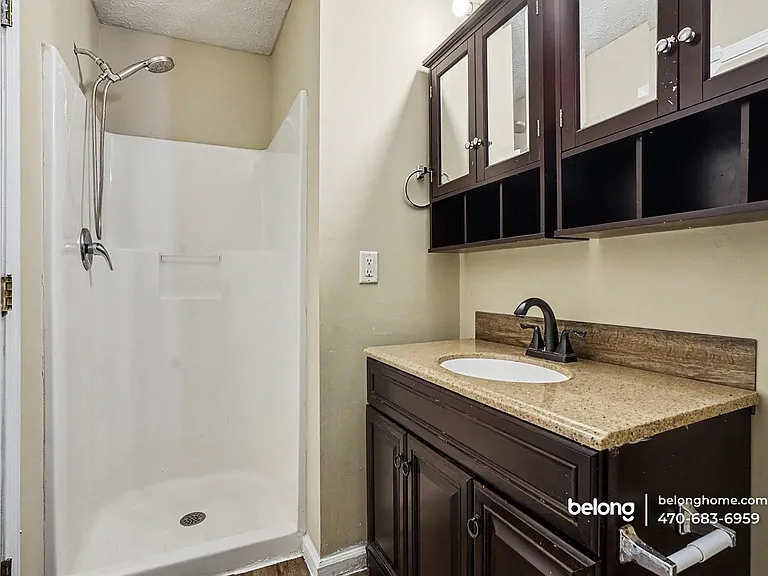 5599 Windfall Ln — Photo 3