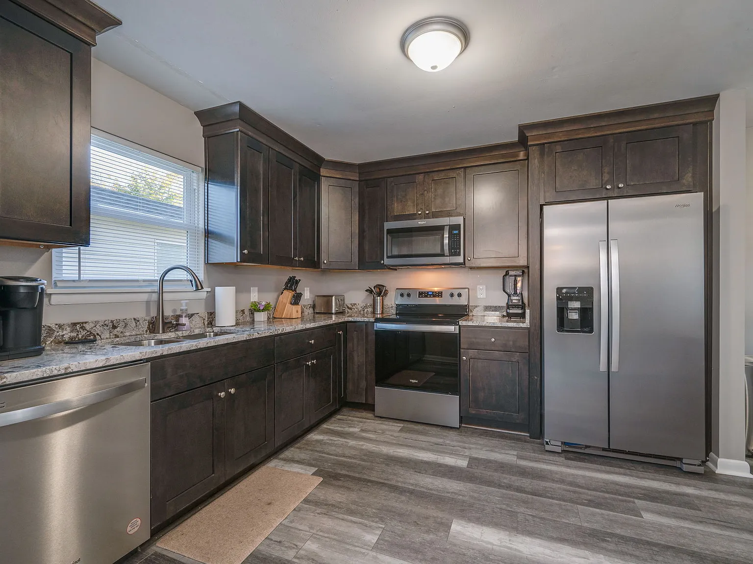 3 bed, 1.5 bath, 1200 sqft, $3,799 — Photo 2