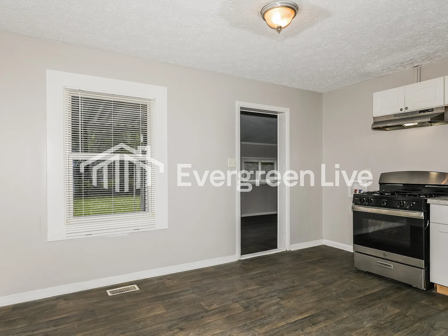 3 bed, 1.5 bath, 1344 sqft, $1,295 — Photo 4