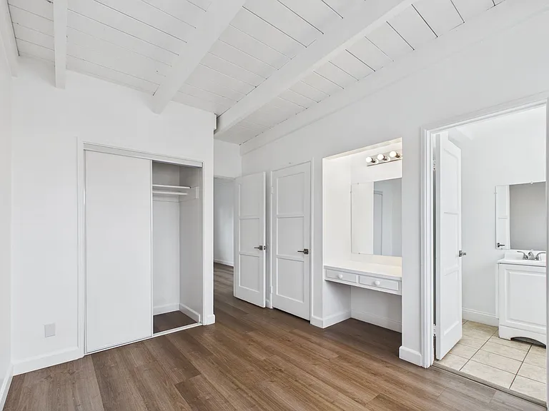 205-215 W Roderick Ave #5 — Photo 17