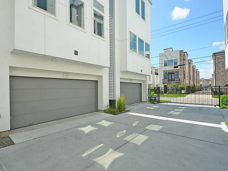 2713 Clay St — Photo 24