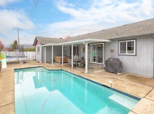 1061 Rainwood Ln, Grants Pass, OR 97527