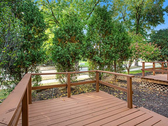 3rd image of 2710 Birchcrest Dr SE