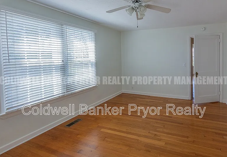 323 Walsh Rd — Photo 29